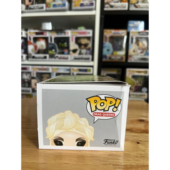VAULTED EXCLUSIVE Alaska Funko Pop Drag Queens #02 Hot Topic Rupaul's Race AAA - Picture 5 of 6